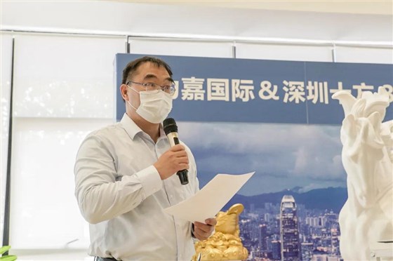 橋頭鎮(zhèn)人民政府工業(yè)信息科技局局長翟松喜先生致辭