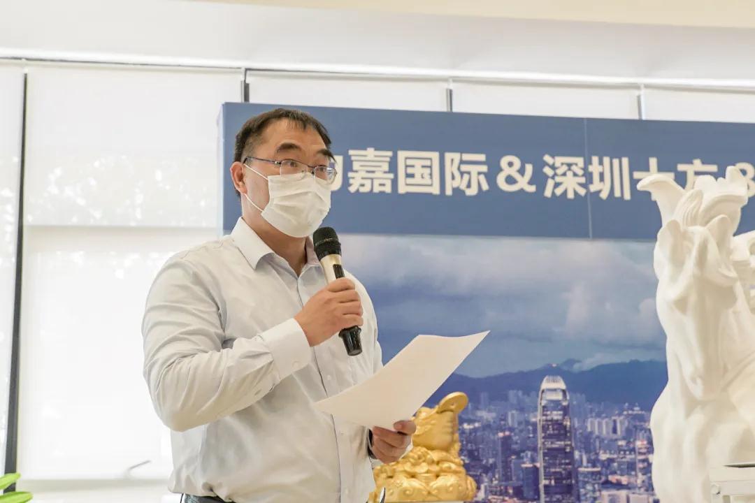 橋頭鎮(zhèn)人民政府工業(yè)信息科技局局長(zhǎng)翟松喜先生致辭